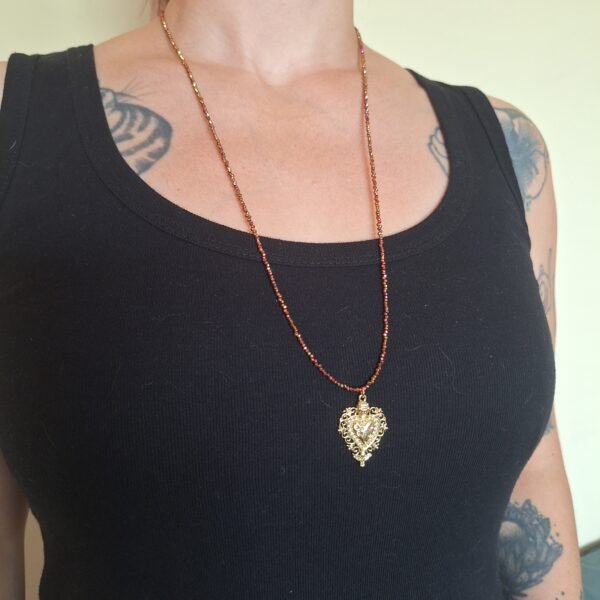 Collier long grand coeur sacré – Image 4