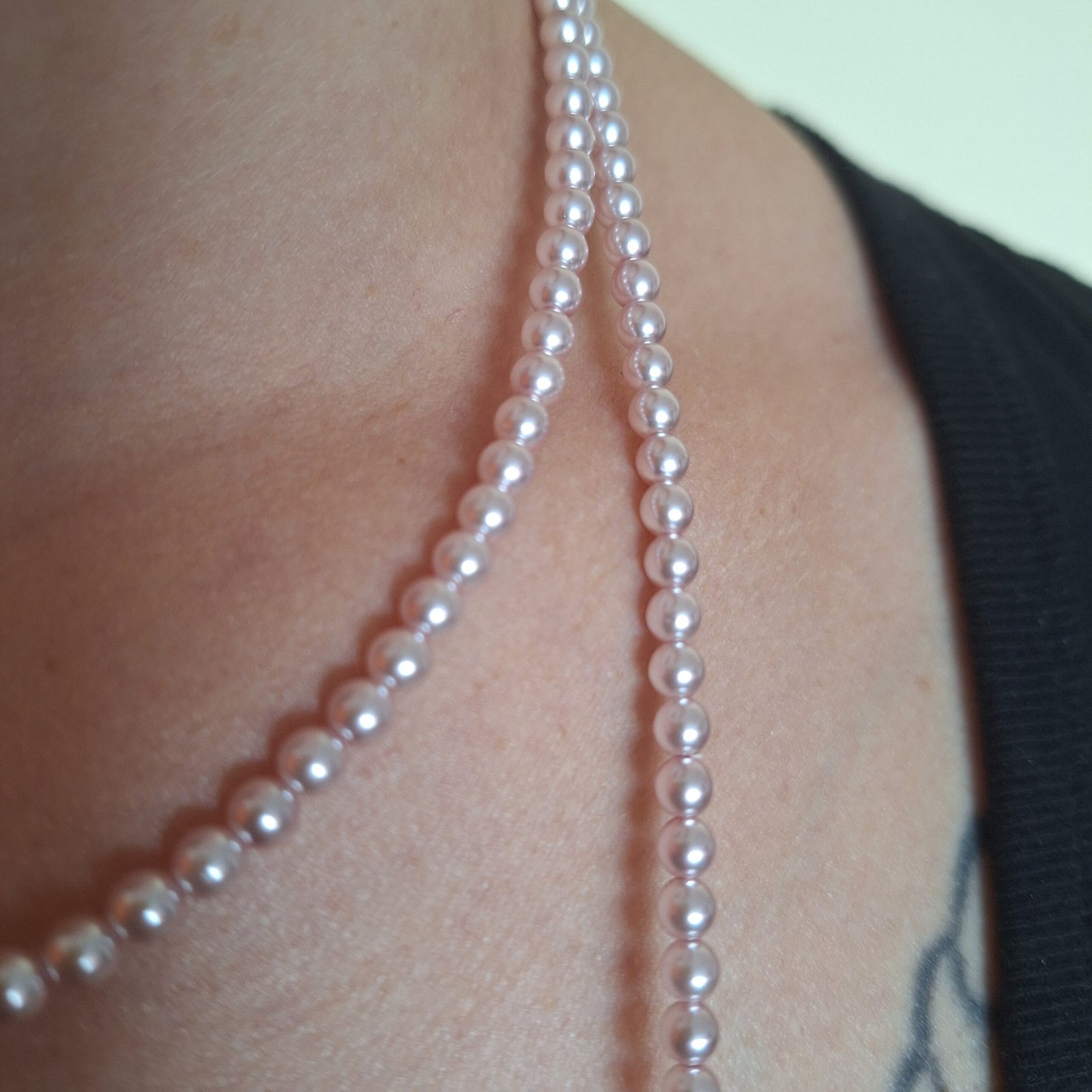 Très long collier perles rosées – Image 2