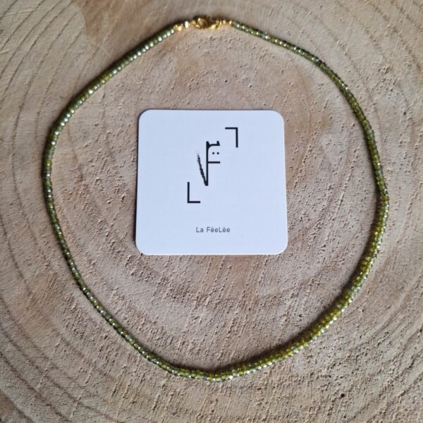 Collier court vert