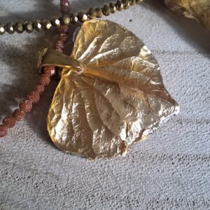 Collier rose des sables avec pétales d'Hortensia