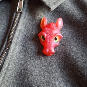 Broche Cheval rose yeux multicolores