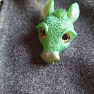 Broche cheval vert