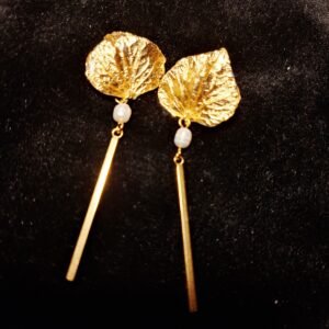 Pétales d'hortensia, perles et carillons