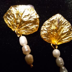 Pétales d'hortensia doré avec ses 3 perles de culture d'eau douce