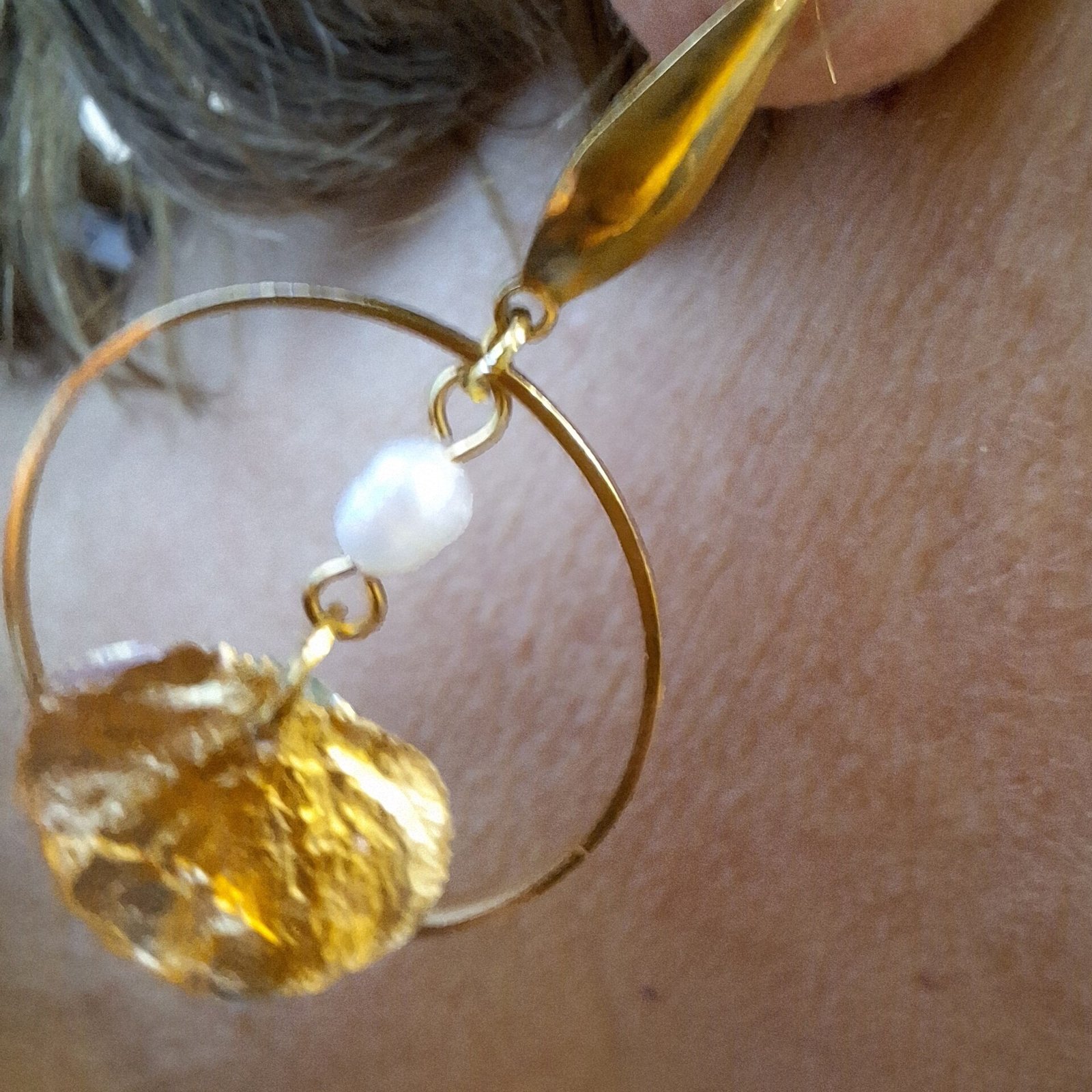 Grandes boucles en pétales d'hortensia asymétriques – Image 6